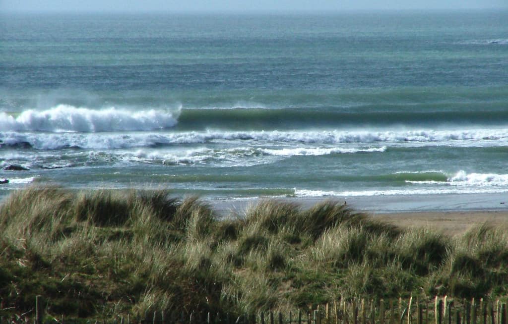 Bantham Left - Surfing Devon, UK.