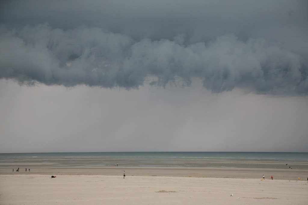 Berck-Plage, Pas de Calais (62). France : ' horizon de pluie '