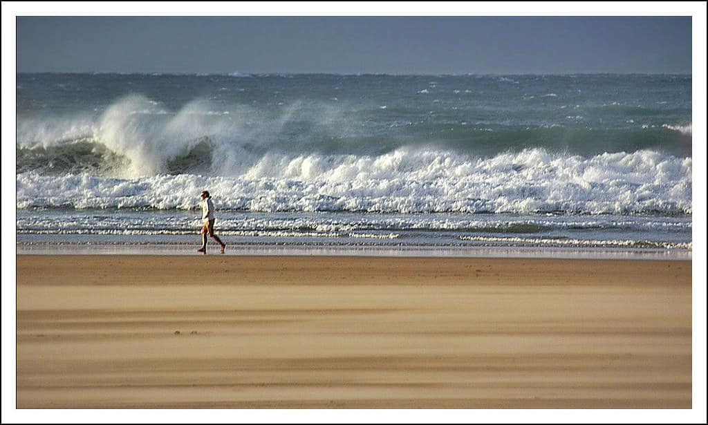 En la playa de Berria-contra viento y marea