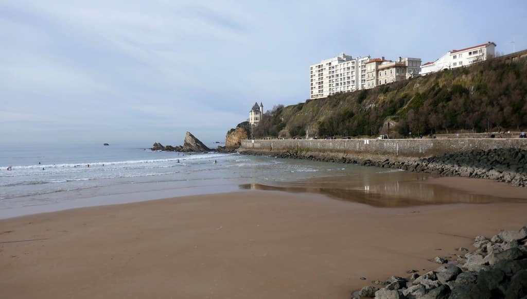 Plage des Basques et villa Belza, Biarritz, Labourd, Pays basque, Pyrénées-Atlantiques, Nouvelle-Aquitaine, France.
