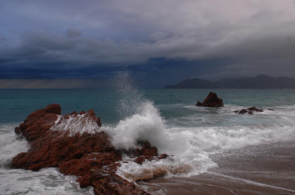 Coup de mer sur le boulevard du Midi, Cannes