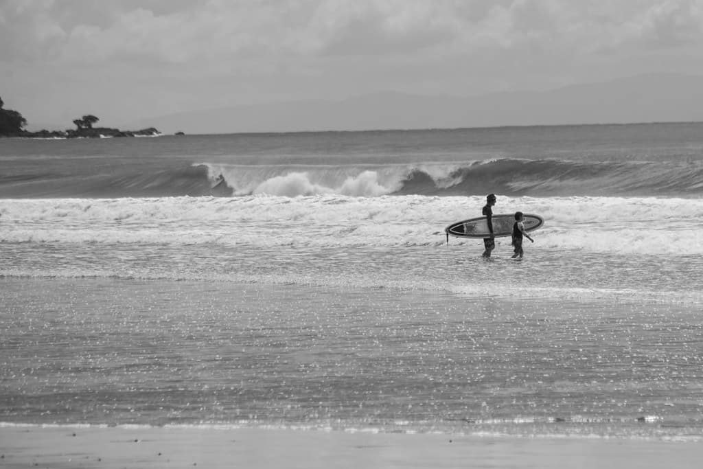 Dominical surf - B&W