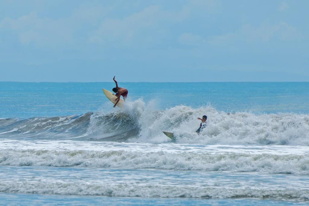 Dominical surf