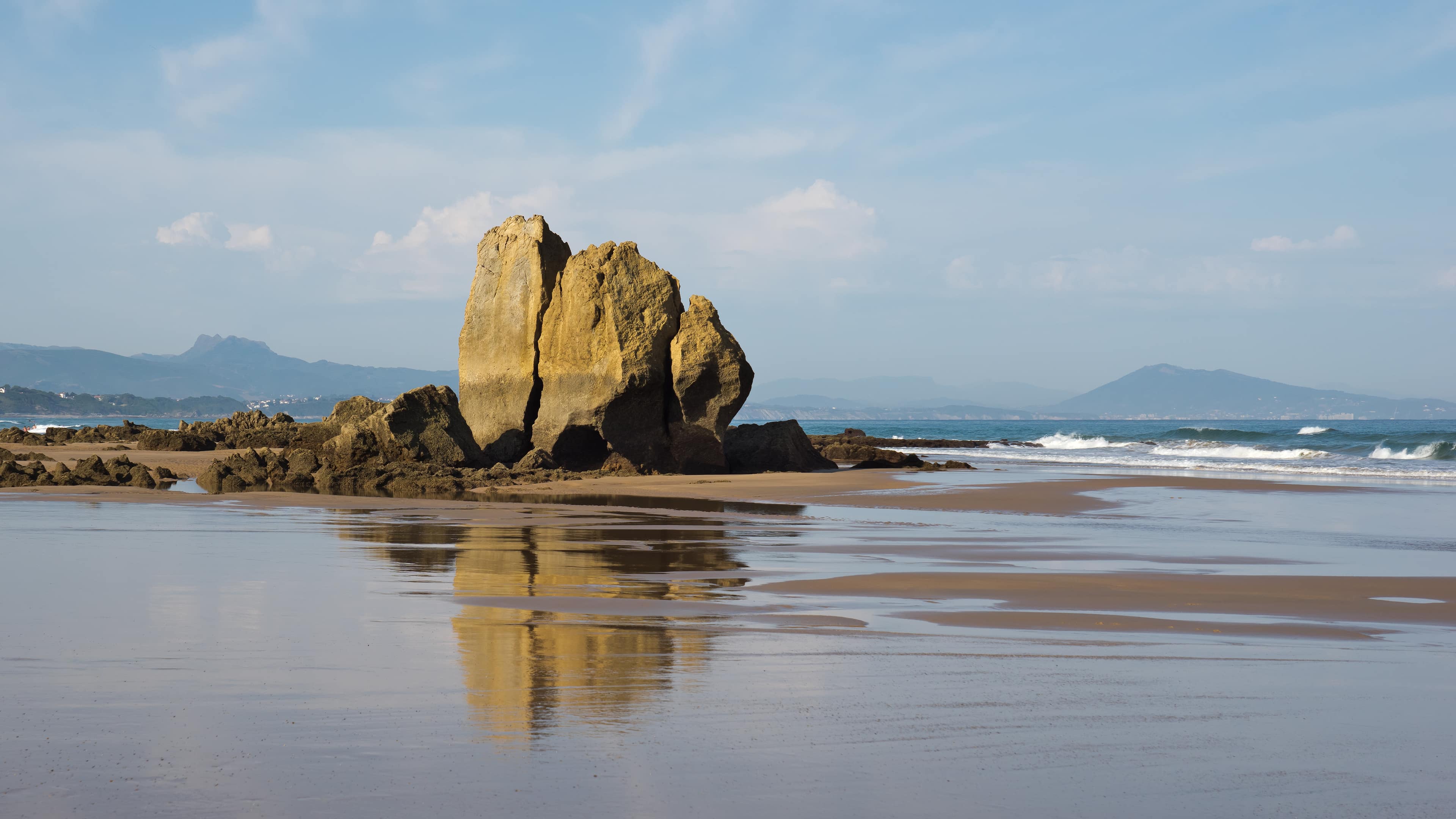Rocher sur la plage d'Ilbarritz