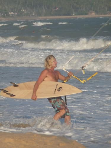 sunova-kiteboards-bert-burger-indonesia-testing-002