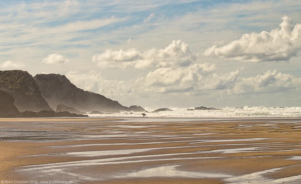Lonely Surfer - Praia da Arrifana, Aljezur